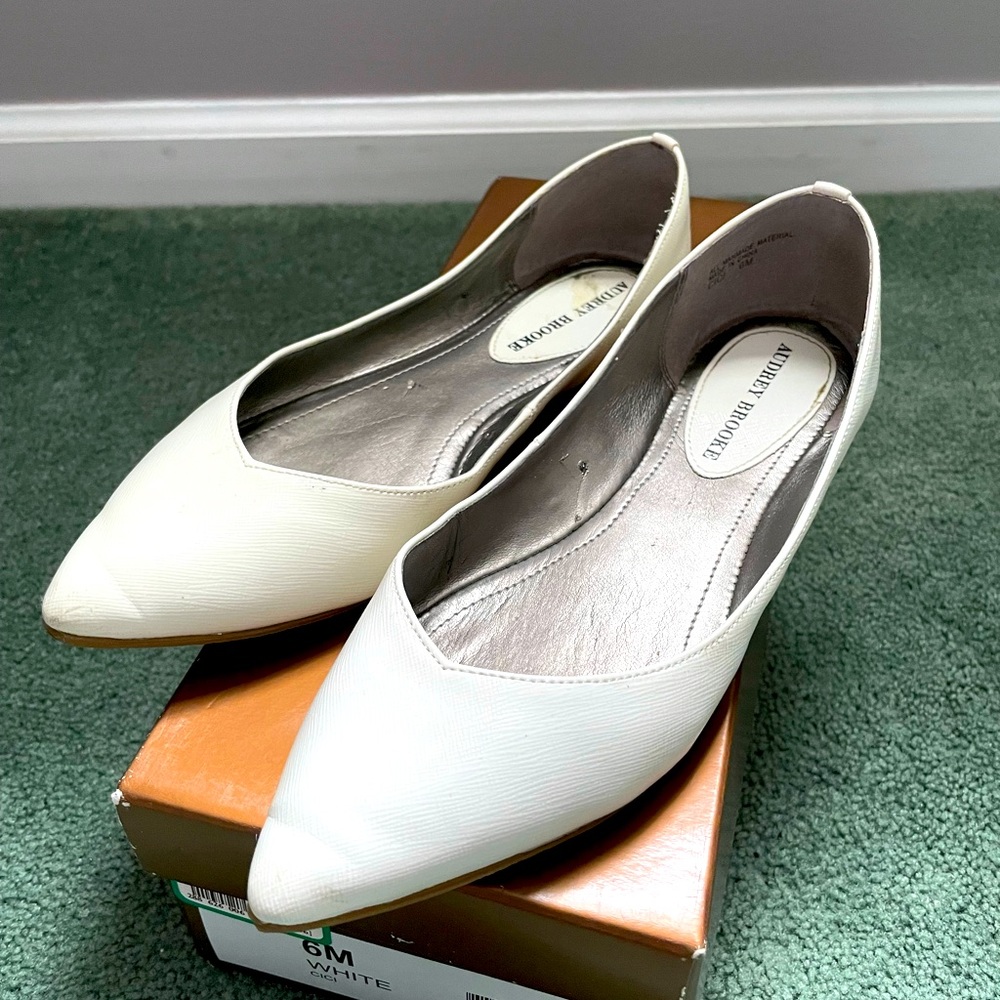 Audrey Brooke size 6 “Cici” white flats